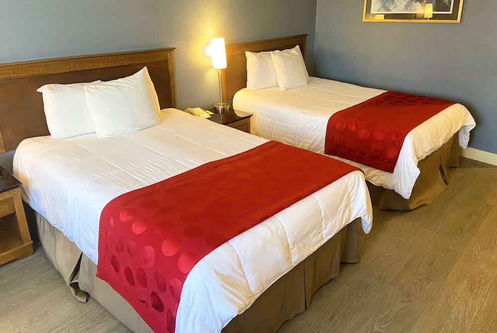 Ramada by Wyndham Los Angeles/Koreatown West — Hotel rooms in Los Angeles, California