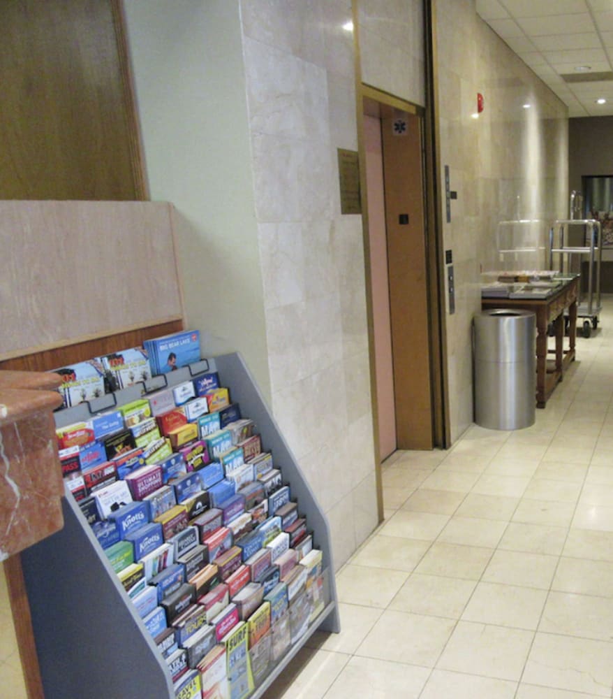 Ramada by Wyndham Los Angeles/Koreatown West — Restaurant & bars in Los Angeles, California