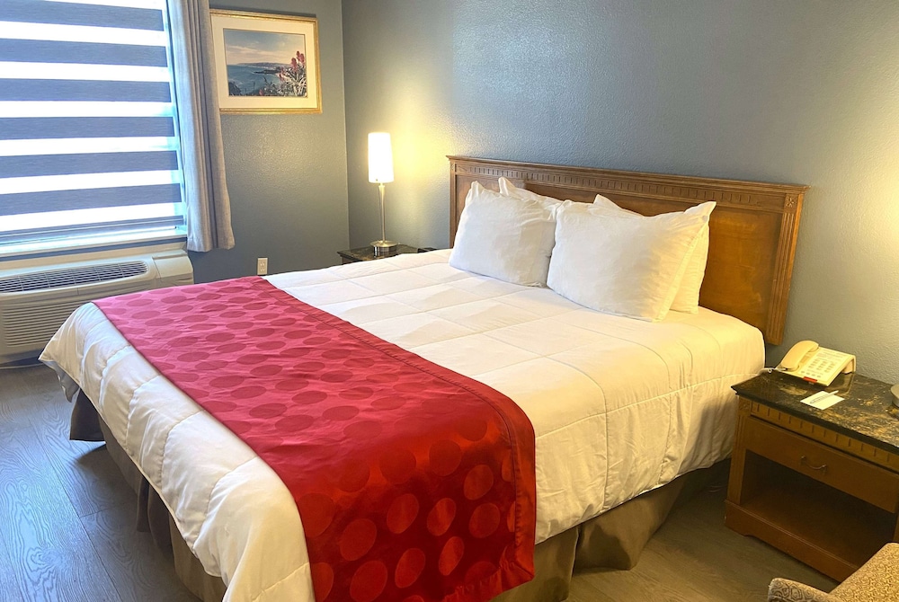 Ramada by Wyndham Los Angeles/Koreatown West — Hotel rooms in Los Angeles, California