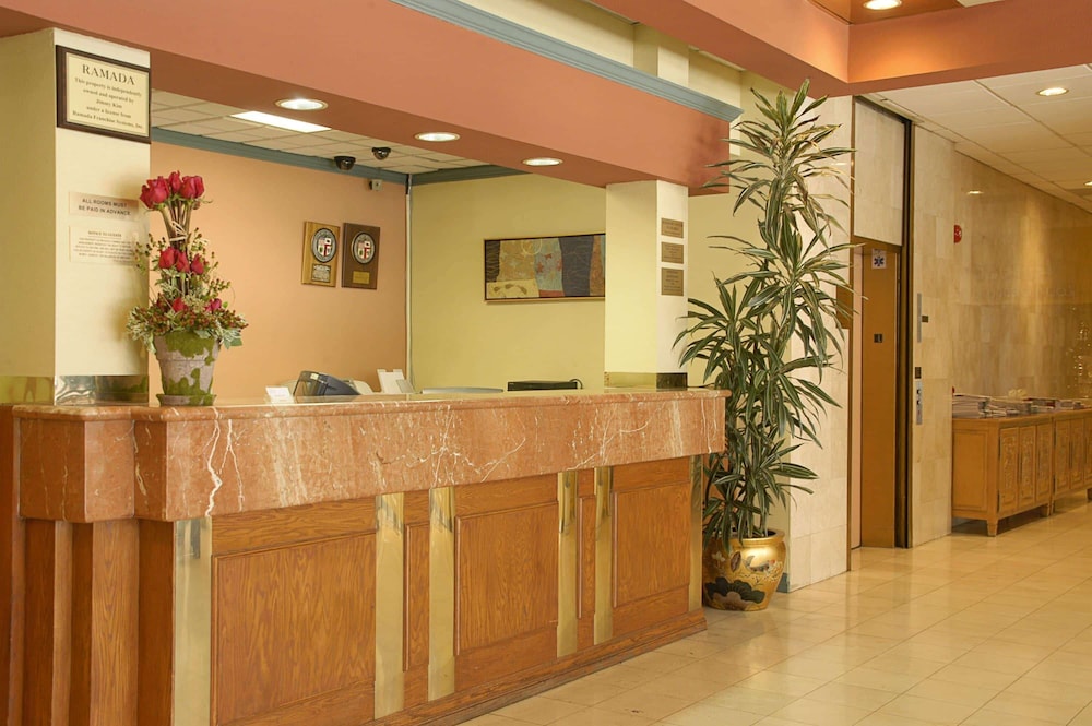 Ramada by Wyndham Los Angeles/Koreatown West — Hotel building in Los Angeles, California