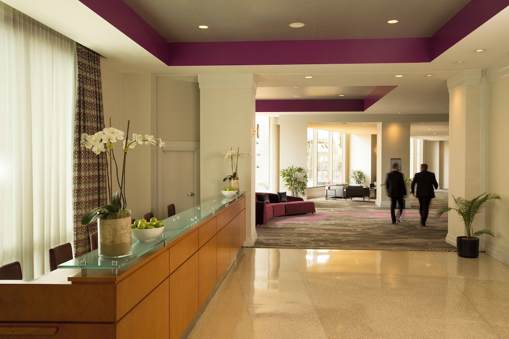 Loews Hollywood Hotel — Hotel building in Los Angeles, California