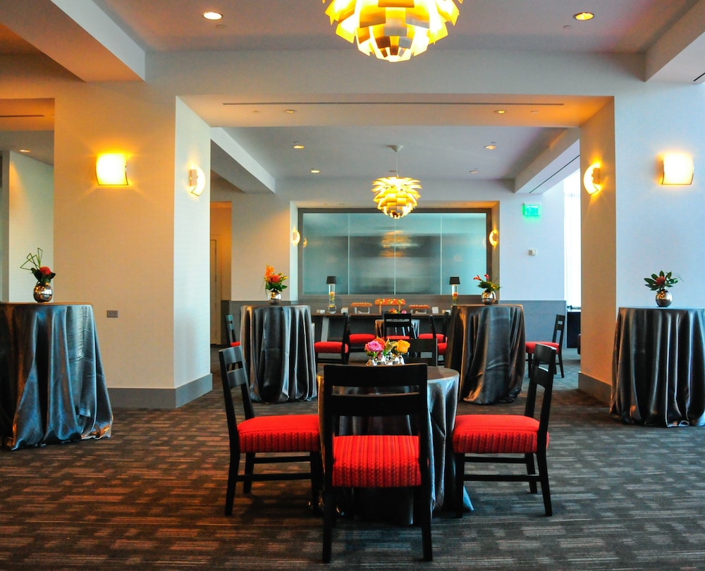 Loews Hollywood Hotel — Restaurant & bars in Los Angeles, California