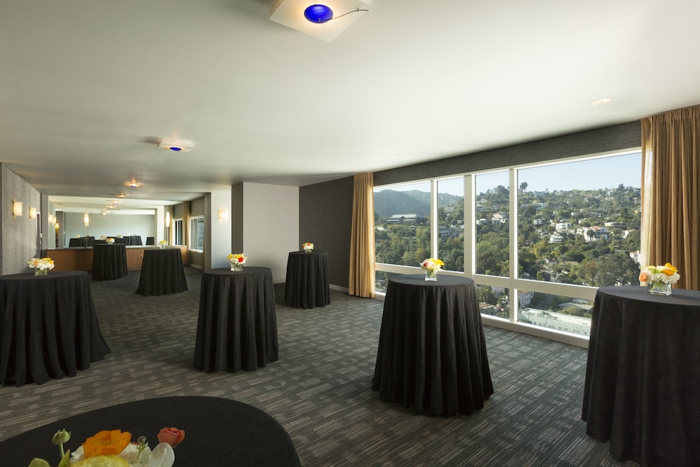 Loews Hollywood Hotel — Restaurant & bars in Los Angeles, California