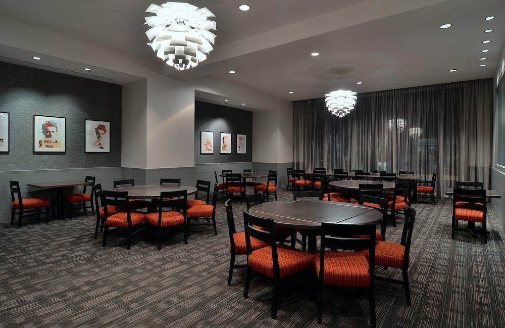 Loews Hollywood Hotel — Restaurant & bars in Los Angeles, California