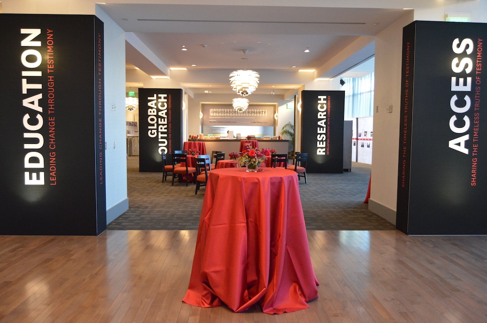 Loews Hollywood Hotel — Restaurant & bars in Los Angeles, California