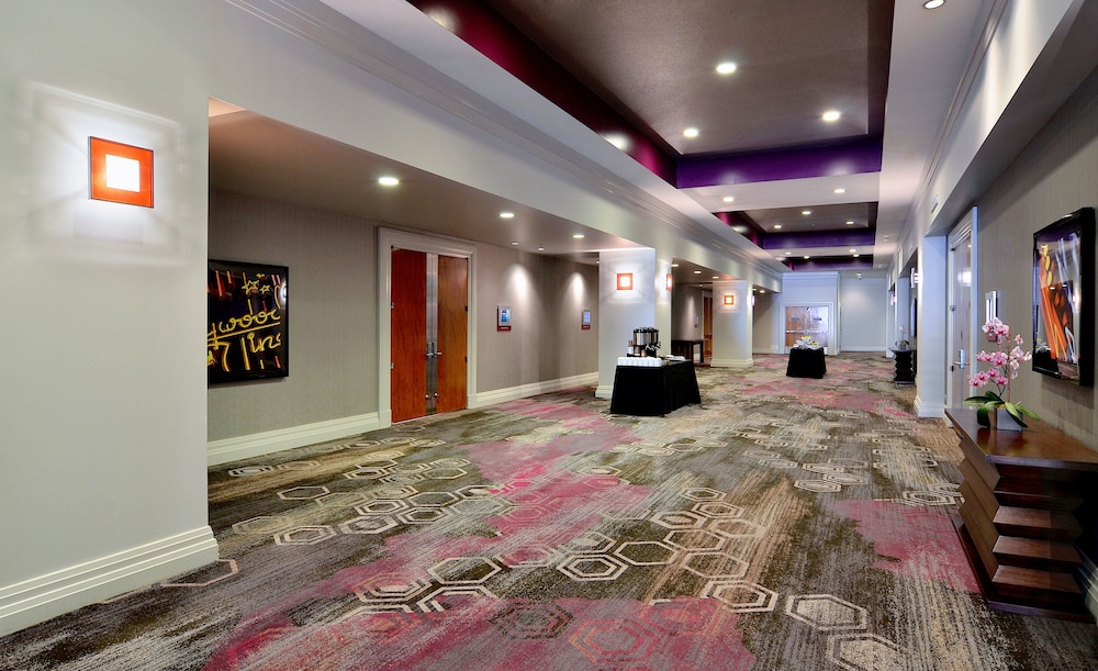 Loews Hollywood Hotel — Hotel building in Los Angeles, California