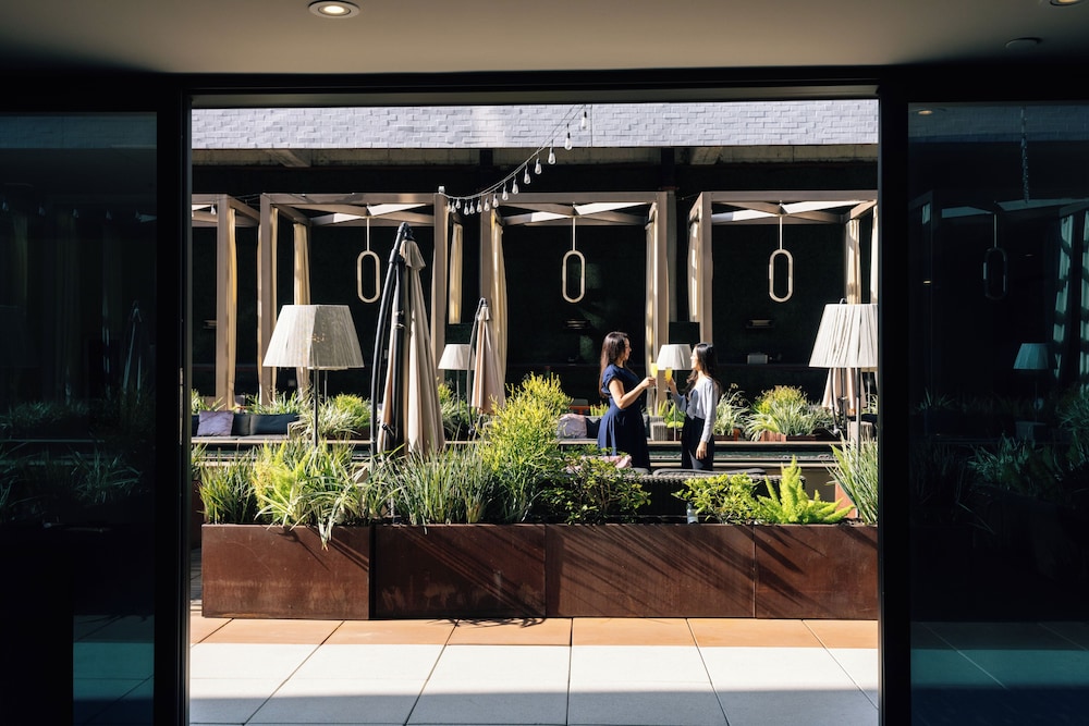 Sheraton Grand Los Angeles — Restaurant & bars in Los Angeles, California