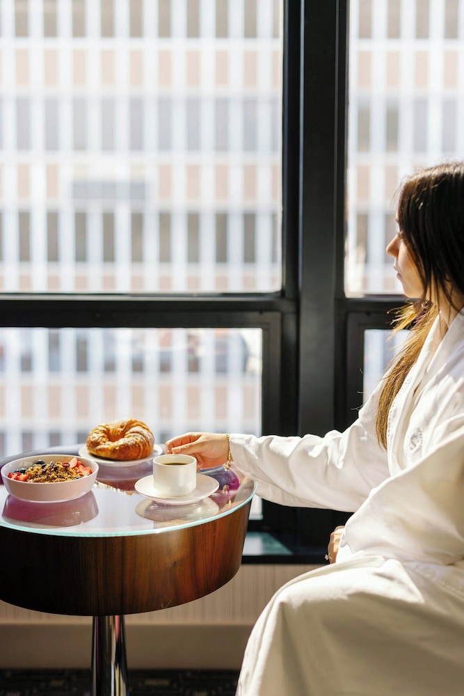 Sheraton Grand Los Angeles — Hotel rooms in Los Angeles, California