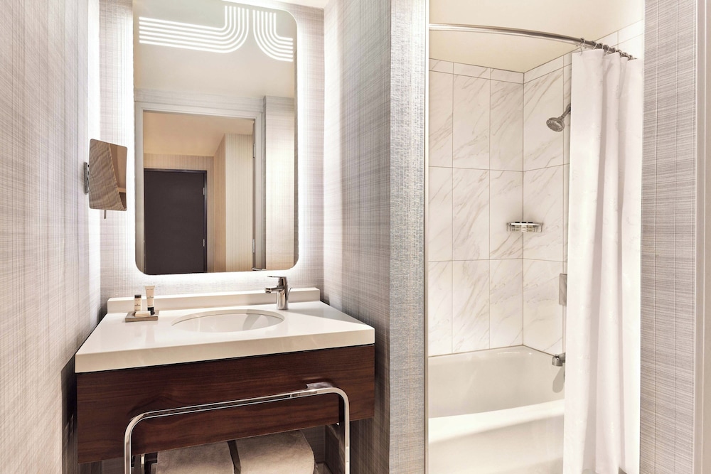 Sheraton Grand Los Angeles — Hotel rooms in Los Angeles, California