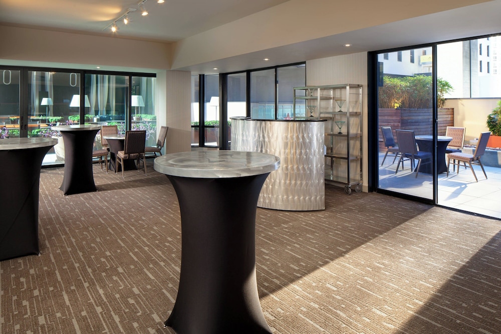 Sheraton Grand Los Angeles — Restaurant & bars in Los Angeles, California