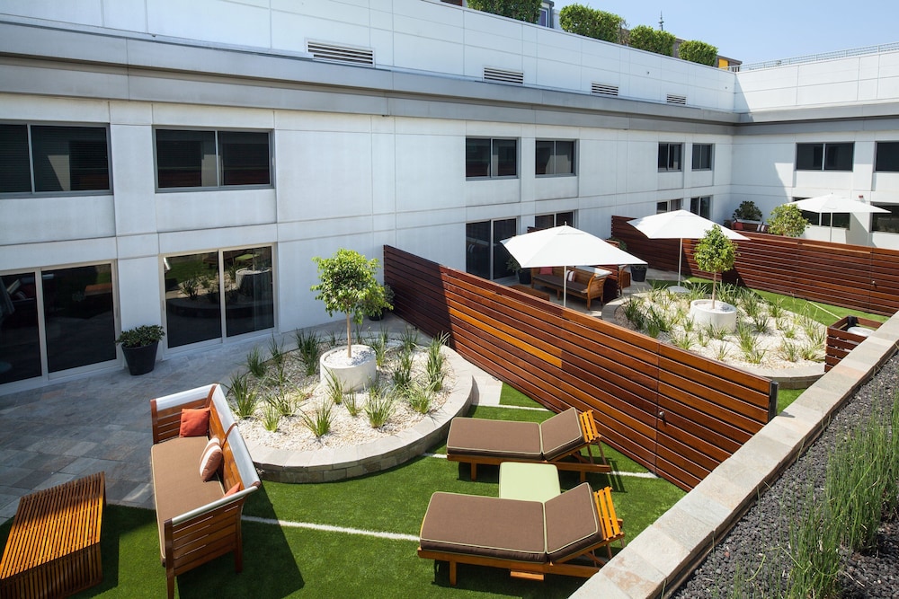 SLS Hotel, a Luxury Collection Hotel, Beverly Hills — Hotel building in Los Angeles, California