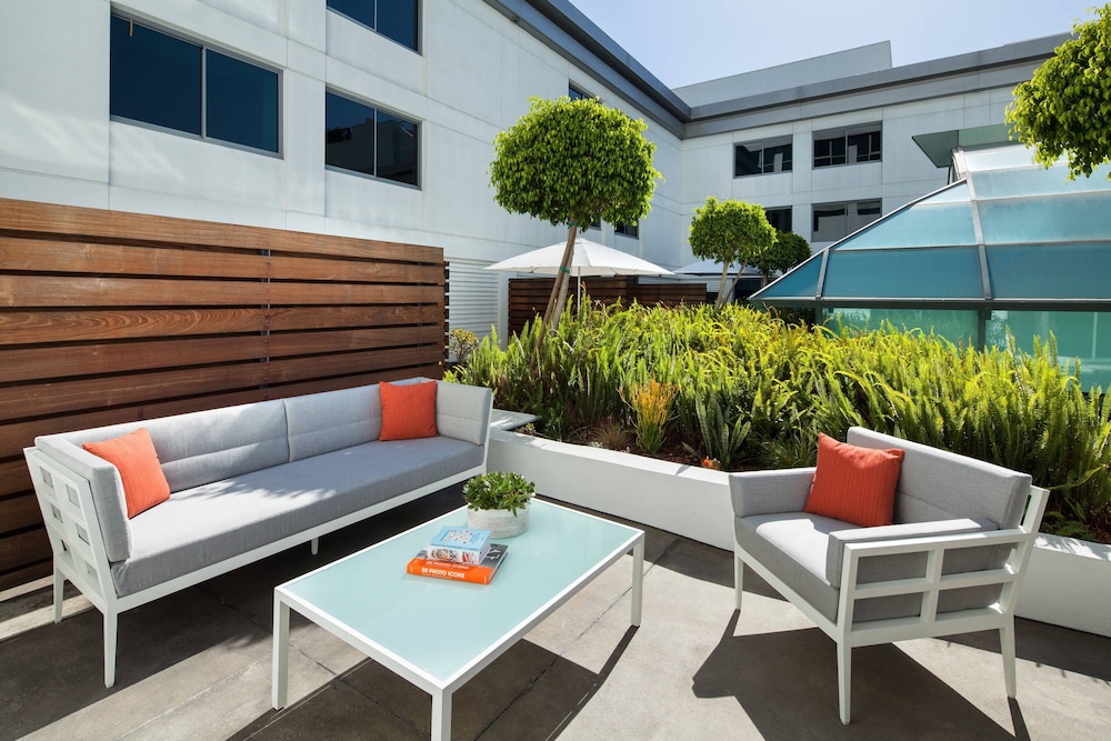SLS Hotel, a Luxury Collection Hotel, Beverly Hills — Hotel building in Los Angeles, California