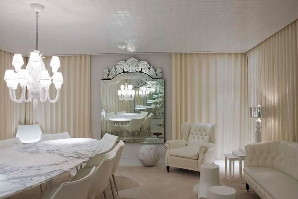 SLS Hotel, a Luxury Collection Hotel, Beverly Hills — Hotel rooms in Los Angeles, California