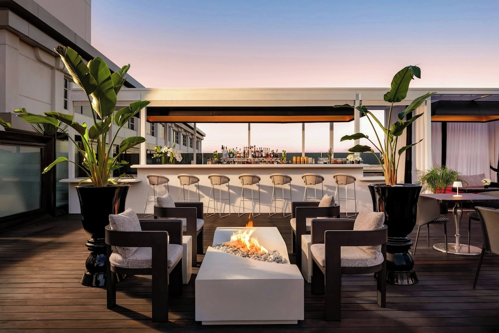 SLS Hotel, a Luxury Collection Hotel, Beverly Hills — Restaurant & bars in Los Angeles, California