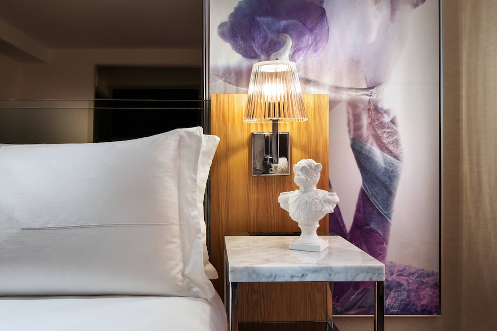 SLS Hotel, a Luxury Collection Hotel, Beverly Hills — Hotel rooms in Los Angeles, California