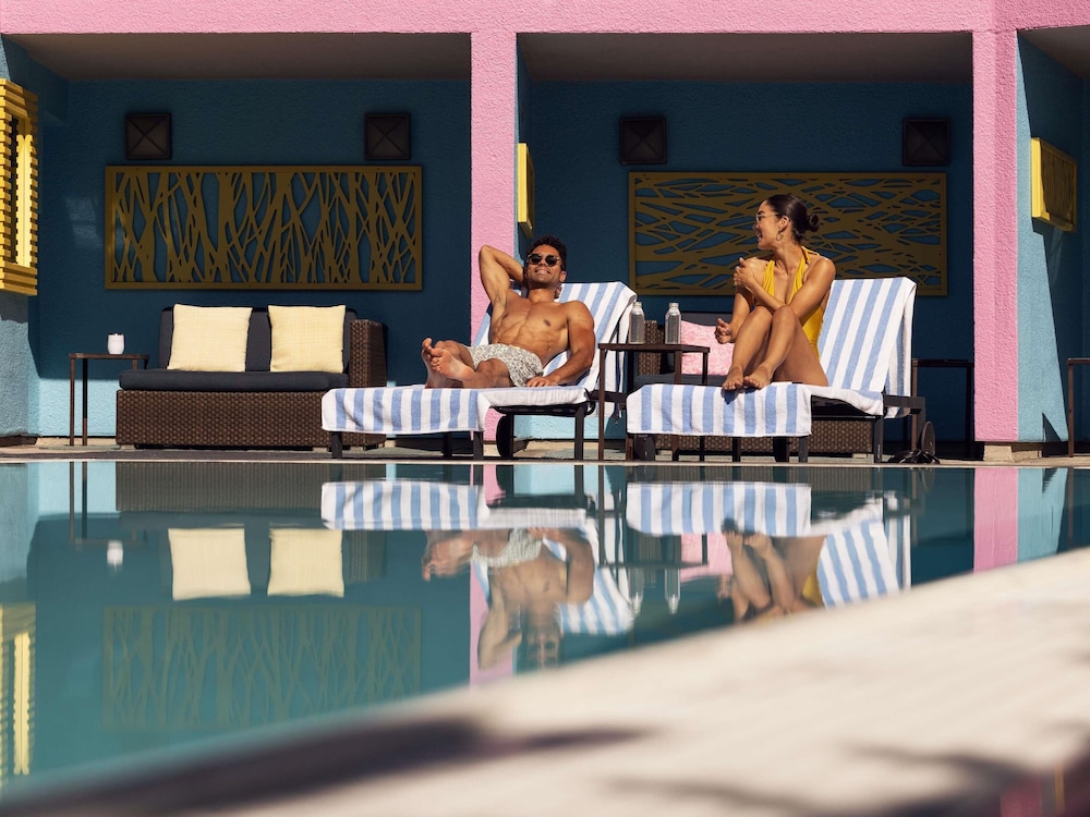 Sofitel LA at Beverly Hills — Swimming pool in Los Angeles, California