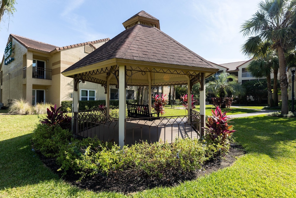 Westgate Blue Tree Resort in Lake Buena Vista — Hotel building in Orlando, Florida