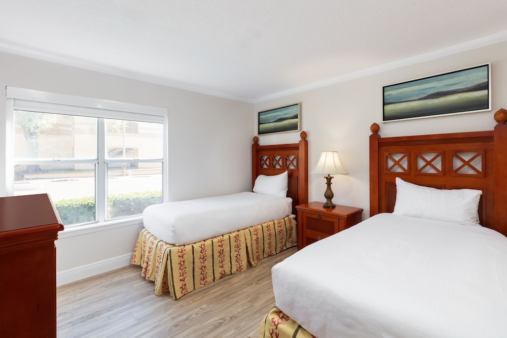 Westgate Blue Tree Resort in Lake Buena Vista — Hotel rooms in Orlando, Florida