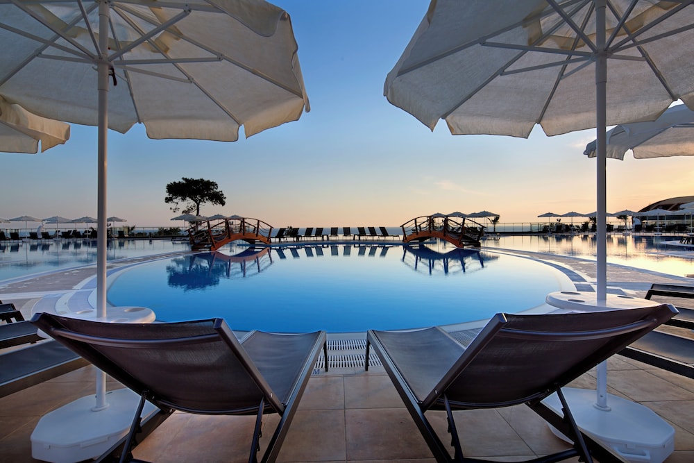 Litore Resort Hotel & Spa - All Inclusive — Pool in Okurcalar