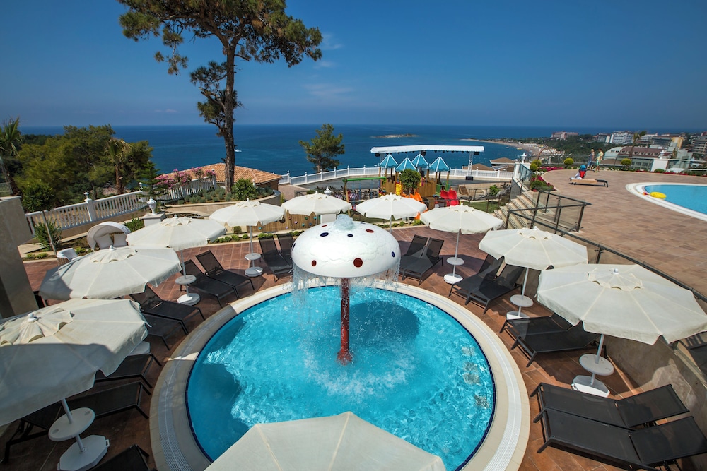 Litore Resort Hotel & Spa - All Inclusive — Pool in Okurcalar