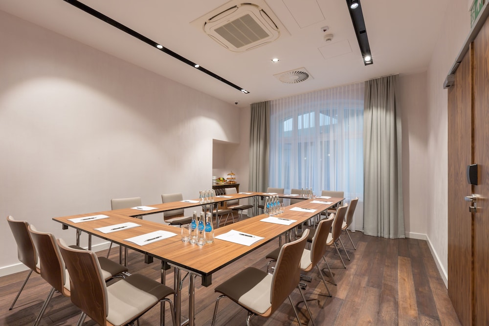 Grand Ascot Hotel — Hotel rooms in Krakow, Lesser Poland
