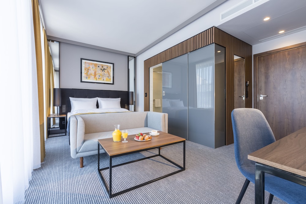 Grand Ascot Hotel — Hotel rooms in Krakow, Lesser Poland