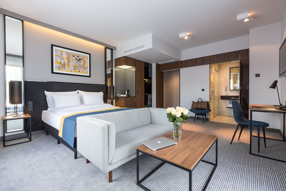 Grand Ascot Hotel — Hotel rooms in Krakow, Lesser Poland