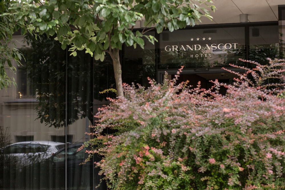 Grand Ascot Hotel — Hotel building in Krakow, Lesser Poland