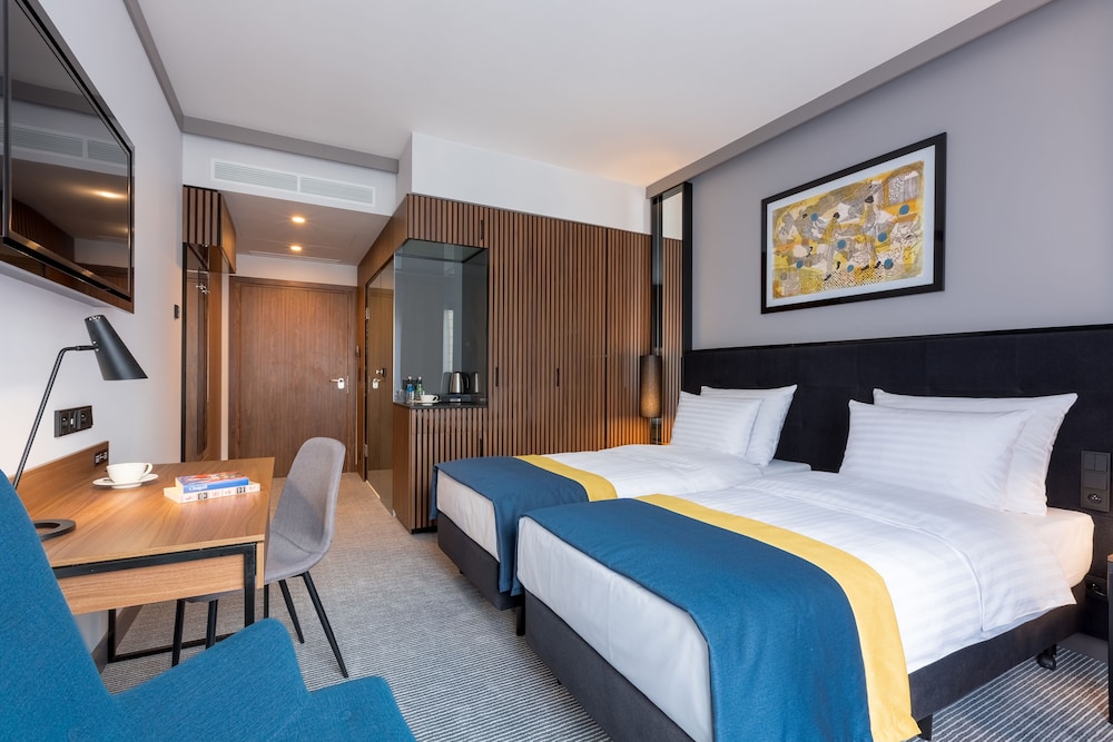 Grand Ascot Hotel — Hotel rooms in Krakow, Lesser Poland