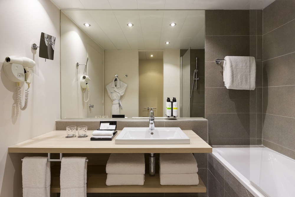 Pullman Paris Montparnasse Hotel — Hotel rooms in Paris, Ile-de-France