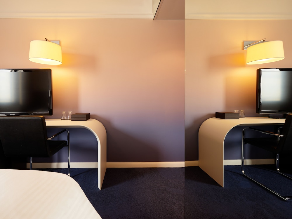 Pullman Paris Montparnasse Hotel — Hotel rooms in Paris, Ile-de-France