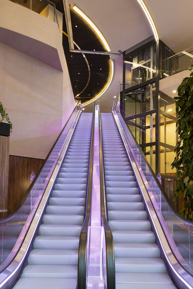Pullman Paris Montparnasse Hotel — Hotel building in Paris, Ile-de-France