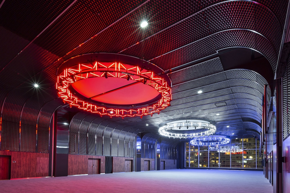 Pullman Paris Montparnasse Hotel — Hotel building in Paris, Ile-de-France