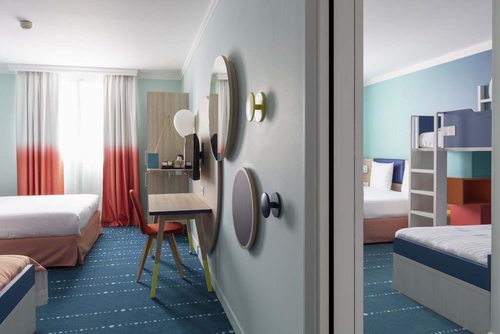 Grand Magic Hotel Marne La Vallée — Hotel rooms in Disneyland Paris, Ile-de-France