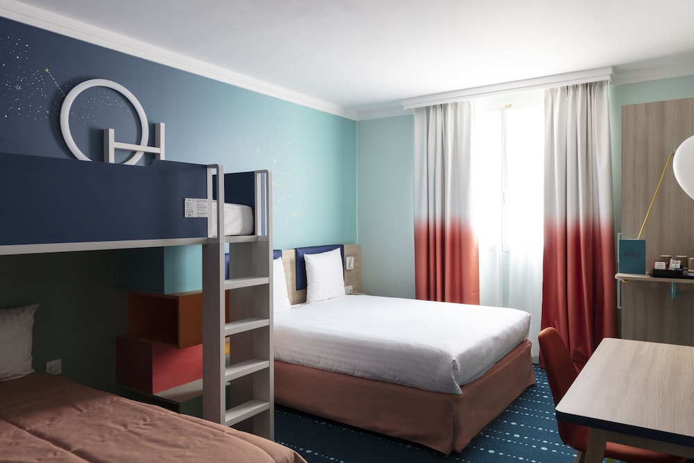 Grand Magic Hotel Marne La Vallée — Hotel rooms in Disneyland Paris, Ile-de-France