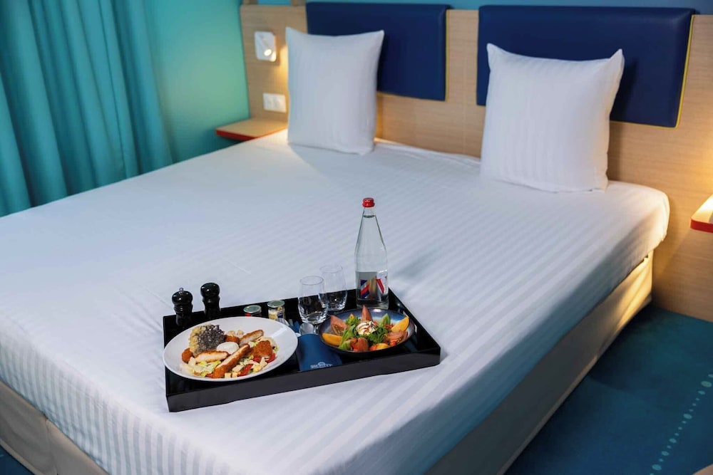 Grand Magic Hotel Marne La Vallée — Hotel rooms in Disneyland Paris, Ile-de-France
