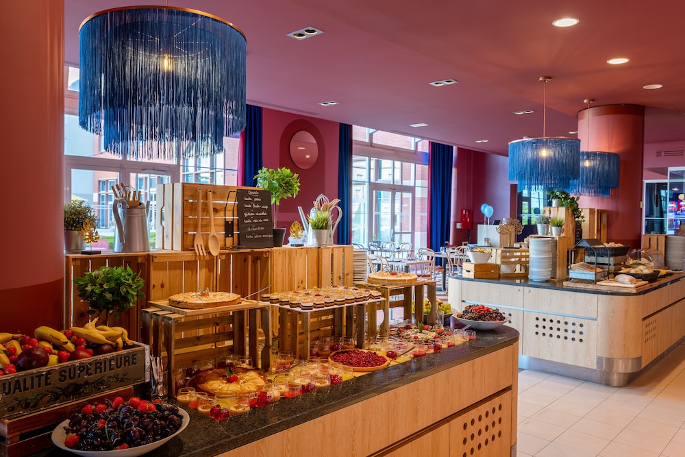 Grand Magic Hotel Marne La Vallée — Restaurant & bars in Disneyland Paris, Ile-de-France