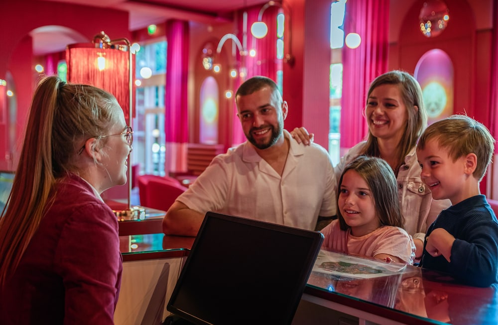 Grand Magic Hotel Marne La Vallée — Restaurant & bars in Disneyland Paris, Ile-de-France