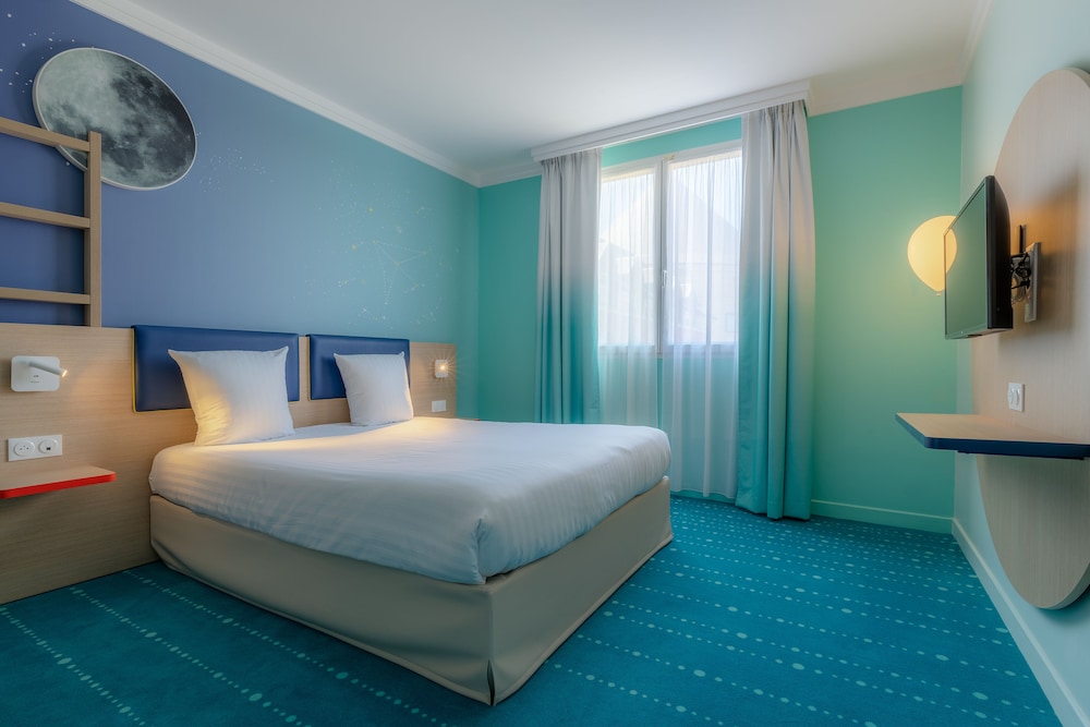 Grand Magic Hotel Marne La Vallée — Hotel rooms in Disneyland Paris, Ile-de-France