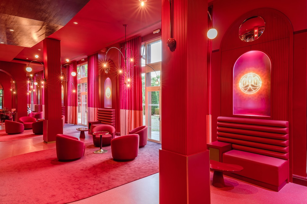 Grand Magic Hotel Marne La Vallée — Restaurant & bars in Disneyland Paris, Ile-de-France