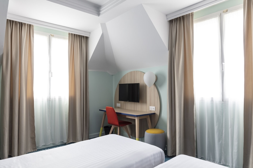 Grand Magic Hotel Marne La Vallée — Hotel rooms in Disneyland Paris, Ile-de-France