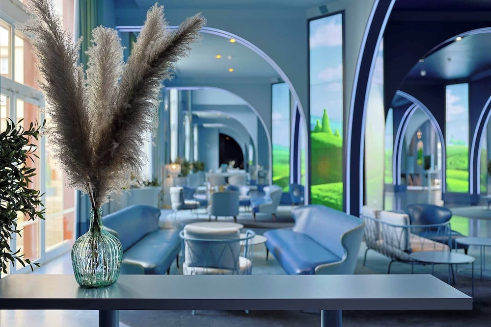 Grand Magic Hotel Marne La Vallée — Restaurant & bars in Disneyland Paris, Ile-de-France