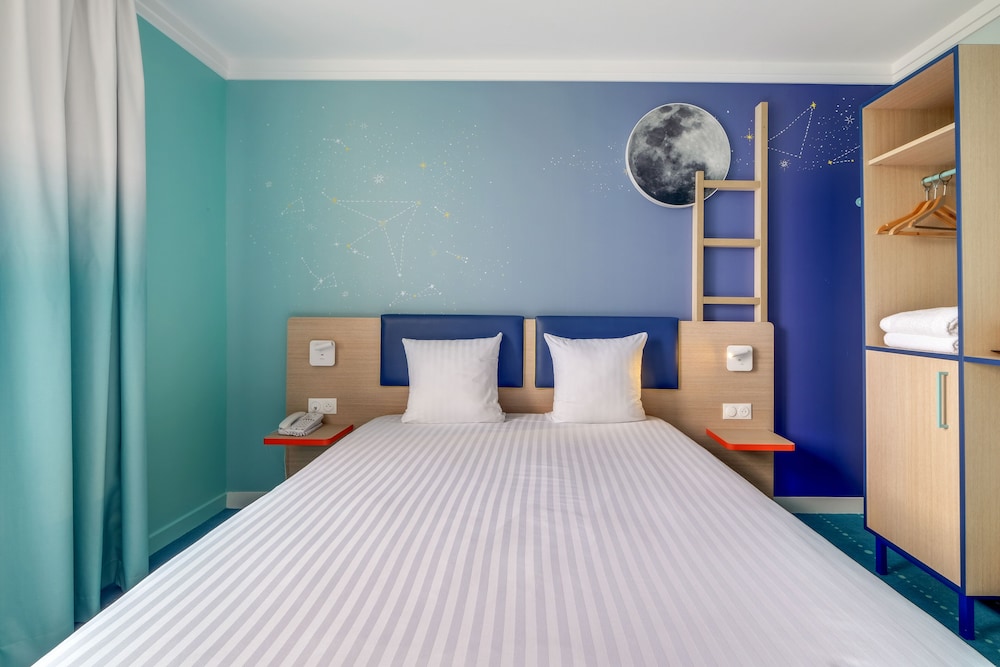 Grand Magic Hotel Marne La Vallée — Hotel rooms in Disneyland Paris, Ile-de-France