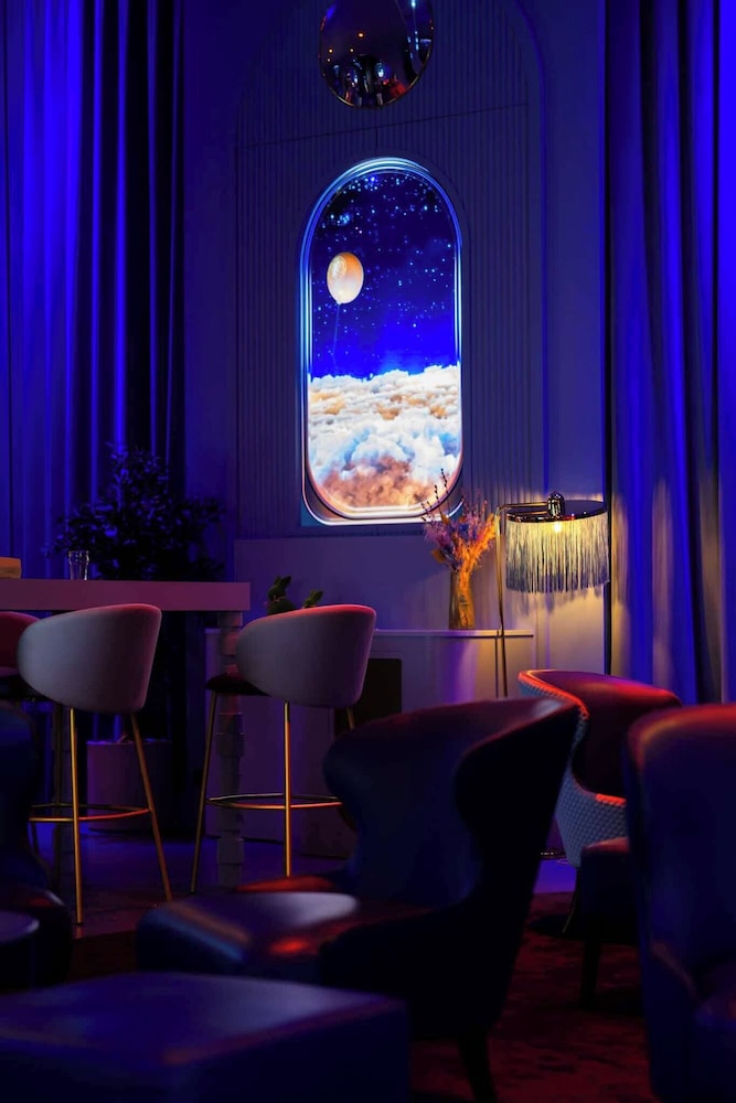 Grand Magic Hotel Marne La Vallée — Restaurant & bars in Disneyland Paris, Ile-de-France
