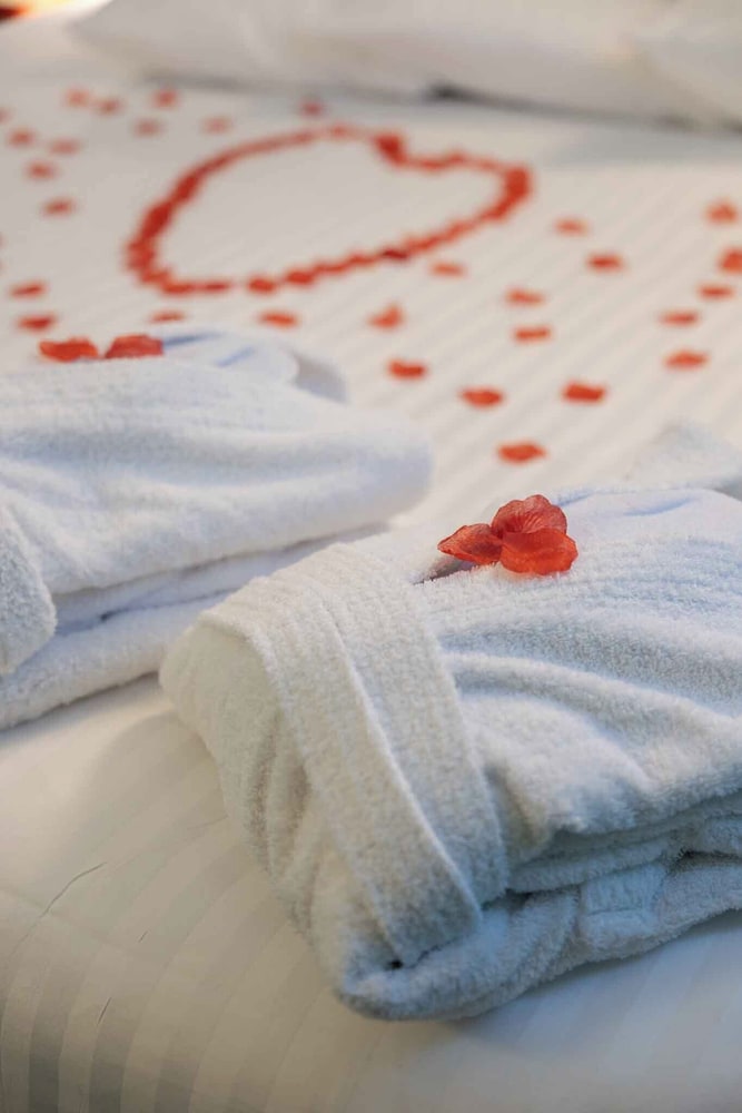 Grand Magic Hotel Marne La Vallée — Hotel rooms in Disneyland Paris, Ile-de-France