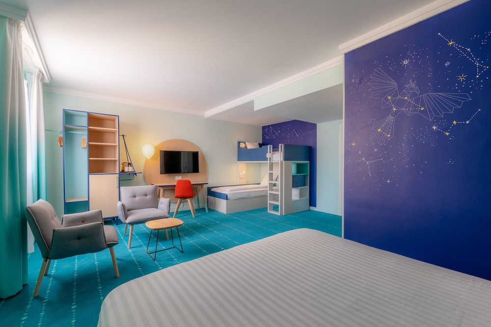 Grand Magic Hotel Marne La Vallée — Hotel rooms in Disneyland Paris, Ile-de-France