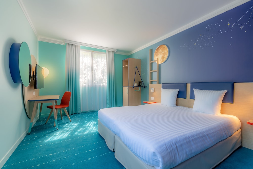 Grand Magic Hotel Marne La Vallée — Hotel rooms in Disneyland Paris, Ile-de-France