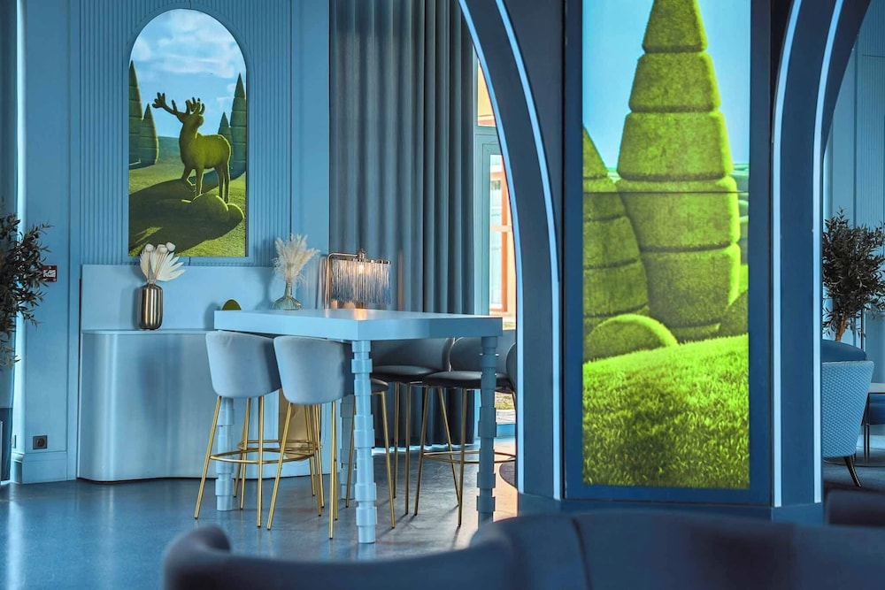 Grand Magic Hotel Marne La Vallée — Restaurant & bars in Disneyland Paris, Ile-de-France
