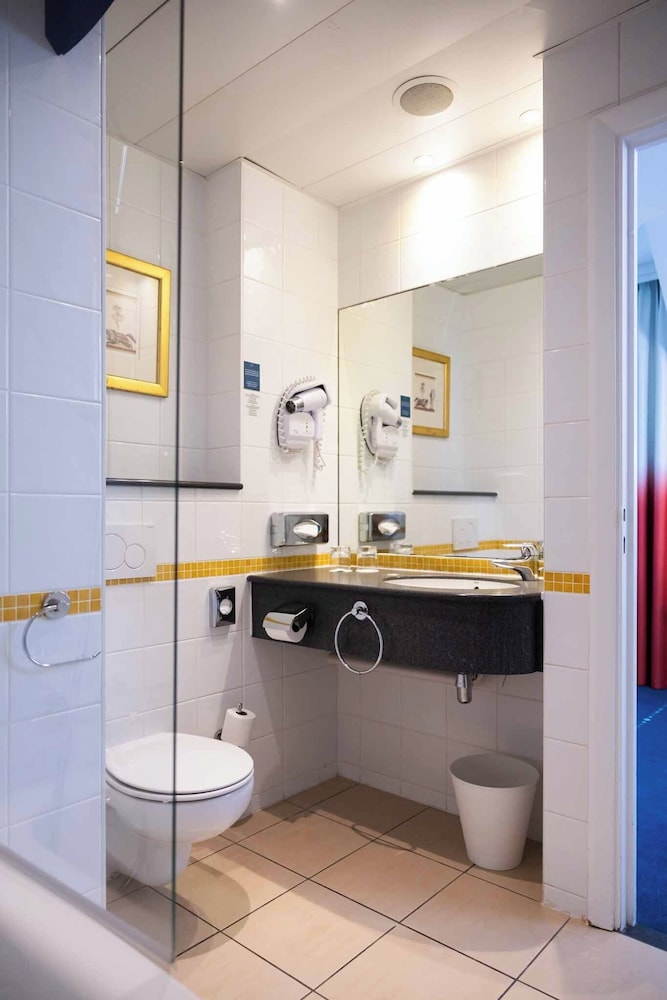 Grand Magic Hotel Marne La Vallée — Hotel rooms in Disneyland Paris, Ile-de-France
