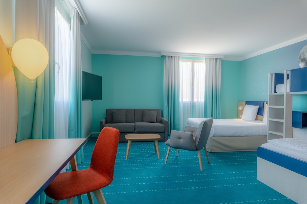 Grand Magic Hotel Marne La Vallée — Hotel rooms in Disneyland Paris, Ile-de-France